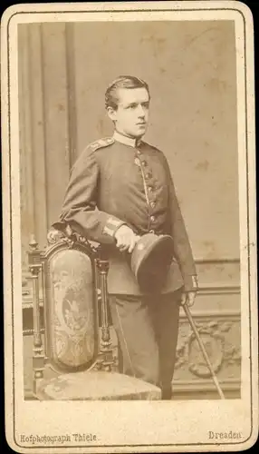 CdV Deutscher Soldat in Uniform, Standportrait