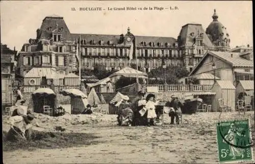 Ak Houlgate Calvados, Le Grand Hotel vu de la Plage