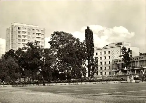 Ak Suhl in Thüringen, Hochhaus und Interhotel Thüringen Tourist