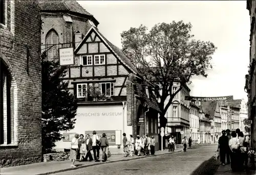 Ak Stralsund in Vorpommern, Mönchstrasse, historisches Museum