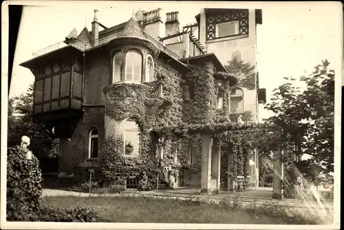 Foto Dresden Weißer Hirsch ?, Villa, Gartenanlagen, Statue