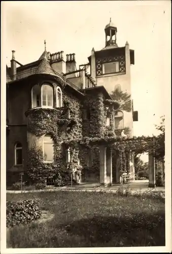 Foto Ak Dresden Weißer Hirsch ?, Villa, Gartenanlagen