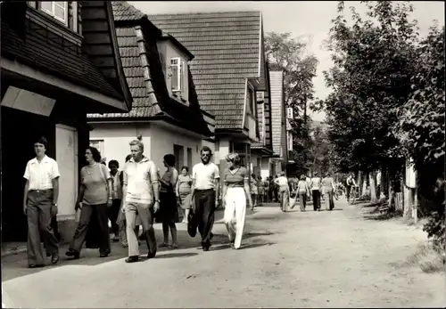 Ak Ostseebad Boltenhagen, Mittelweg, Urlauber