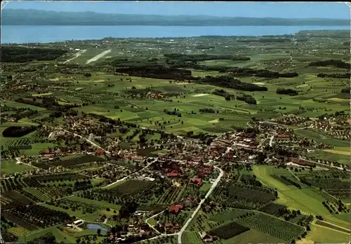 Ak Meckenbeuren in Oberschwaben Württemberg, Gesamtansicht, Fliegeraufnahme, Brochenzell