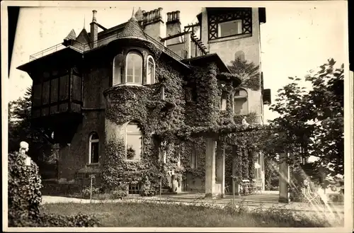 Foto Dresden Weißer Hirsch ?, Villa, Gartenanlagen, Statue