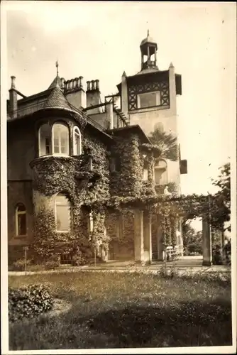 Foto Ak Dresden Weißer Hirsch ?, Villa, Gartenanlagen