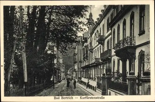 Ak Bad Bertrich in der Eifel, Kurfürstenstraße, Wohngebäude mit Balkonen