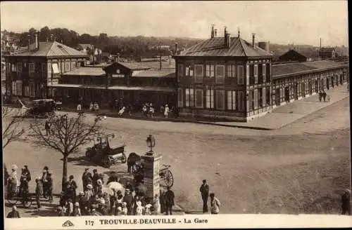 Ak Trouville Deauville Calvados, la Gare, Straßenseite