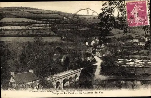 Ak Clécy Calvados, le Pont et les Coteaux du Vey