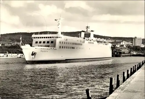 Ak Sassnitz auf Rügen, DDR-Fährschiff Rügen