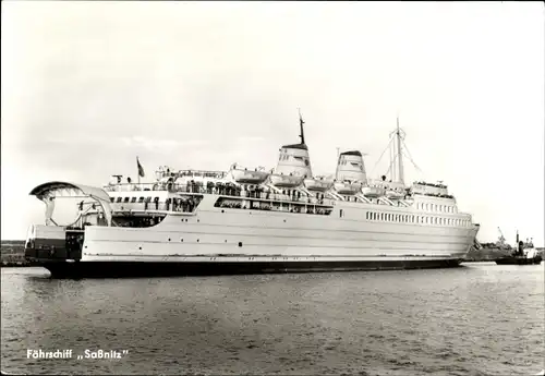 Ak Fährschiff Sassnitz bei der Hafeneinfahrt