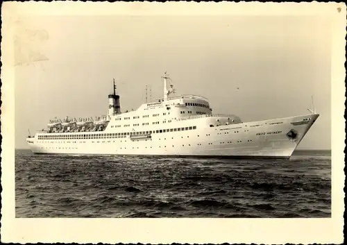 Ak FDGB Urlauberschiff TMS Fritz Heckert auf See