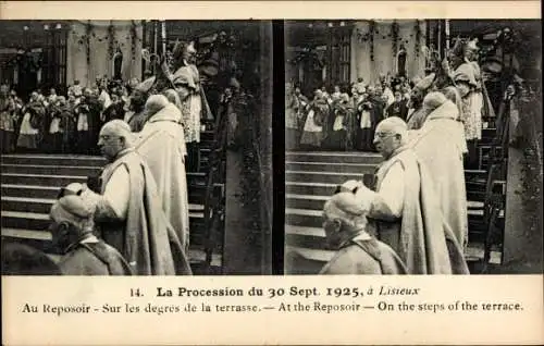 Stereo Ak Lisieux Calvados, La Procession 1925, Au Reposoir, Sur les degres de la terrasse