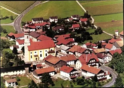 Ak Vachendorf in Oberbayern, Fliegeraufnahme, Dorfmitte