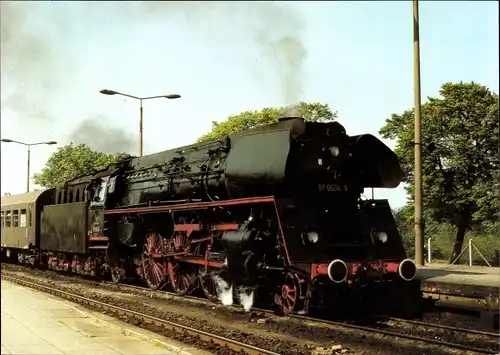 Ak Dampflokomotive, Lok BR 01.5, Q1 224, Im Ostseebezirk, Hbf Stralsund, 1979