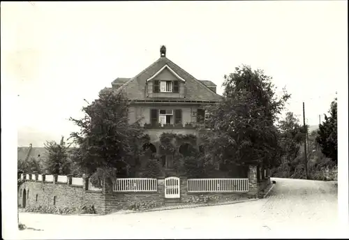 Foto Ak Reil an der Mosel, Haus an der Kreuzung