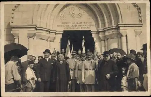 Foto Ak Dormans Marne,französische Soldaten, Kathedrale, Menschengruppe, Christo qui diligit francos