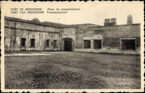 Ak Breendonk Puurs Flandern Antwerpen, Memorial National Fort de Breendonk, Place de rassemblement