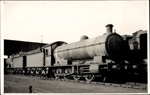 Foto Ak Britische Eisenbahn, North Eastern Railway NER T2 Class No. 2250, LNER Q6 Class, Dampflok