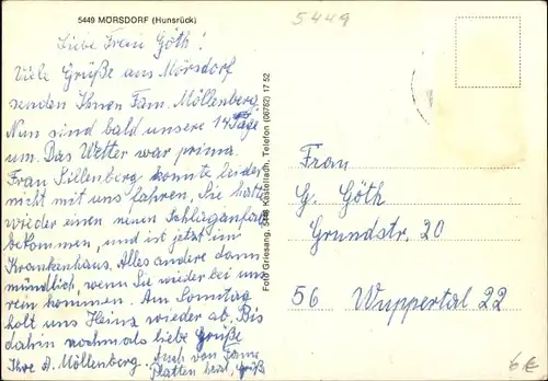 Ak Mörsdorf im Hunsrück, Gesamtansicht, Kapelle, Wegweiser, Landstraße