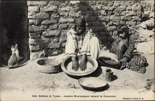 Ak Scenes et Types, Jeunes Mauresques faisant le Couscous, Maghreb