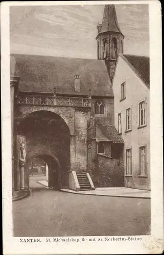 Ak Xanten am Niederrhein, St. Michaelskapelle mit St. Norbertus Statue