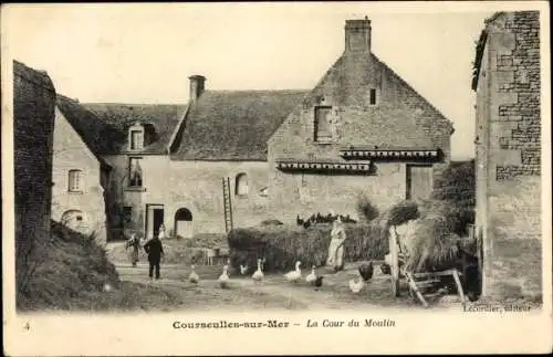 Ak Courseulles sur Mer Calvados, La Cour du Moulin