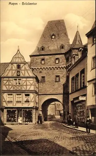 Ak Mayen in der Eifel, Brückentor, Fachwerk
