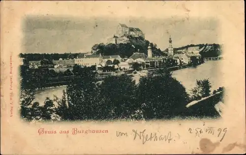 Ak Burghausen a.d. Salzach, Kanalpartie mit Ortschaft und Burg