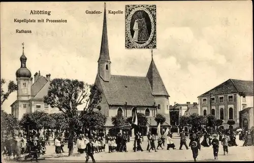 Ak Altötting in Oberbayern, Kapellplatz, Prozession, Rathaus, Gnaden-Kapelle