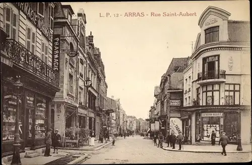 Ak Arras Pas de Calais, Rue Saint Aubert, Pharmacie Leonce Leroy