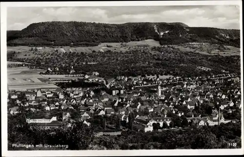 Ak Pfullingen in der Schwäbischen Alb, Blick auf den Ort mit Ursulaberg