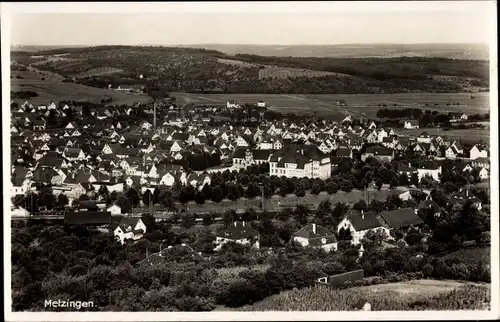 Ak Metzingen in Württemberg, Totalansicht der Ortschaft, Fliegeraufnahme