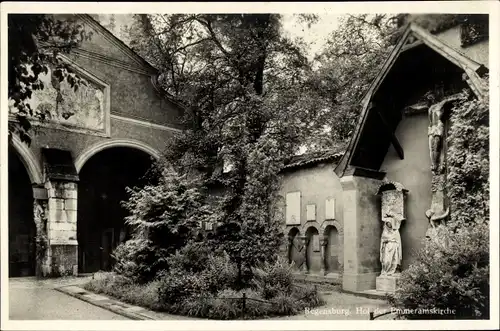 Ak Regensburg an der Donau Oberpfalz, Hof der Emmeramskirche