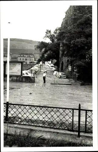 Foto Ak Rüdesheim am Rhein, Hochwasser, Straßenpartie