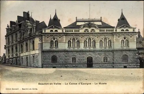 Ak Beaufort en Vallée Beaufort en Anjou Maine et Loire, La Caisse d'Epargne, Le Musee