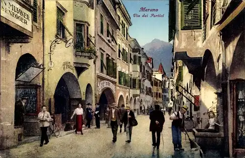 Ak Merano Meran Südtirol Italien, Via dei Portici, Straßenpartie