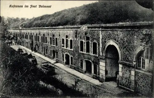 Ak Brimont Marne, Kasernen im Fort Brimont