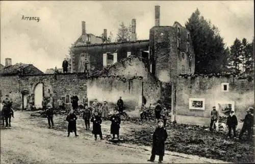 Ak Arrancy sur Crusne Aisne, Deutsche Soldaten vor Gebäuderuinen, Kriegszerstörung I. WK