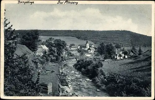 Ak Świeradów Zdrój Bad Flinsberg Schlesien, Blick von der Bahnhofsbrücke auf ev. Kirche, Hasenberg