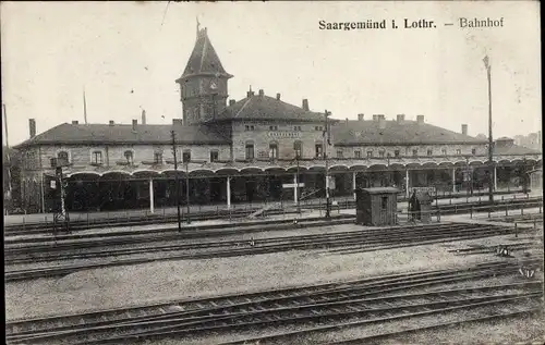 Ak Sarreguemines Saargemünd Lothringen Moselle, Bahnhof, Gleisseite