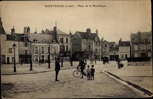Ak Montargis Loiret, Place de la Republique