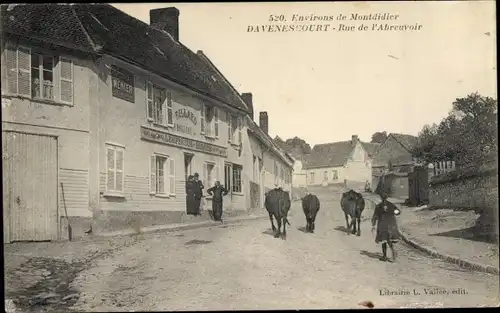 Ak Davenescourt Somme, Rue de l'Abreuvoir, Rinder, Chocolat Menier, Reklame