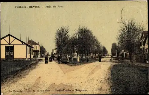 Ak Le Plessis Trévise Val de Marne, Place des Fetes