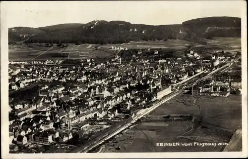 Ak Ebingen Albstadt in Württemberg, Blick auf den Ort, Bahnhof, Fliegeraufnahme