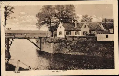 Ak Wesel am Niederrhein, Partie am alten Hafen, Brücke