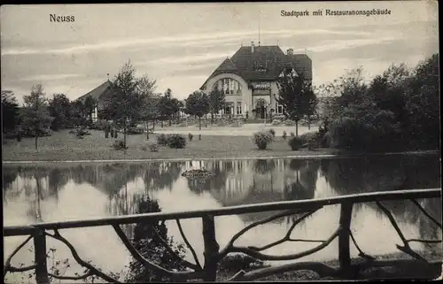 Ak Neuss am Rhein, Stadtpark mit Restaurationsgebäude