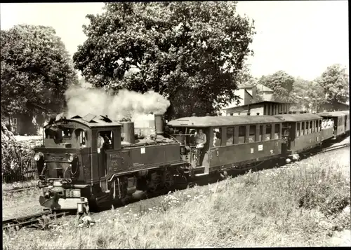 Ak Radeburg in Sachsen, Traditionsbahn Radebeul Ost Radeburg, Ausfahrt Bahnhof Radeburg