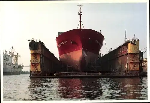 Ak Hamburg, Hafen, Dickwanst obenauf, Frachter im Schwimmdock