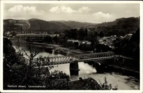 Ak Mettlach im Saarland, Gesamtansicht, Brücke